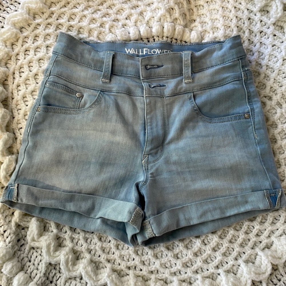 Light blue shorts size 5 stretchy